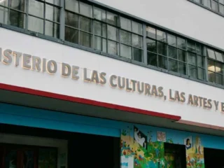 Hay sueldos de hasta $3,2 millones: ¿Cómo postular para trabajar en el Ministerio de las Culturas?