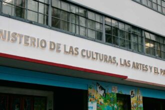 Hay sueldos de hasta $3,2 millones: ¿Cómo postular para trabajar en el Ministerio de las Culturas?