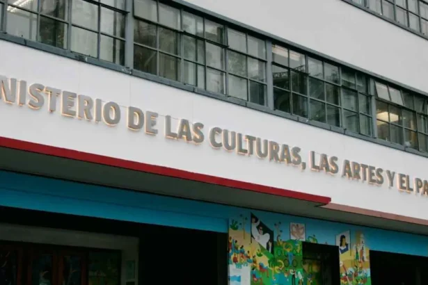 Hay sueldos de hasta $3,2 millones: ¿Cómo postular para trabajar en el Ministerio de las Culturas?