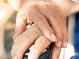 Aprueban ley que extiende vigencia de cédulas de identidad para adultos mayores: durarán hasta 20 años