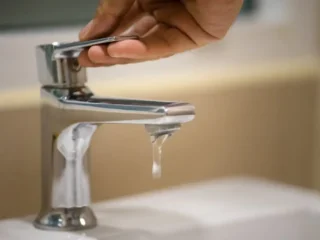 Viene un megacorte de agua para Santiago: Conoce las comunas afectadas y los días que no habrá suministro