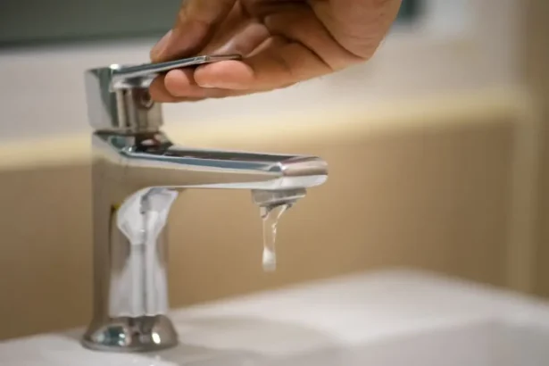 Viene un megacorte de agua para Santiago: Conoce las comunas afectadas y los días que no habrá suministro