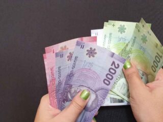Bono Bodas de Plata: Revisa si puedes recibirlo y dónde cobrarlo