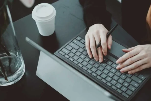 Minvu ofrece empleos con sueldos de hasta $3,7 millones: Estas son las vacantes para postular