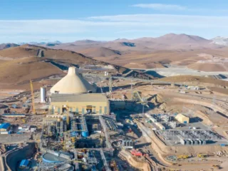 Teck posterga nuevos proyectos y lanza plan de acción en Quebrada Blanca para estabilizar producción