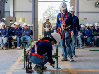 Jóvenes del Liceo de Pica se vinculan con empresas de la industria local y Collahuasi a través de innovador plan de prácticas