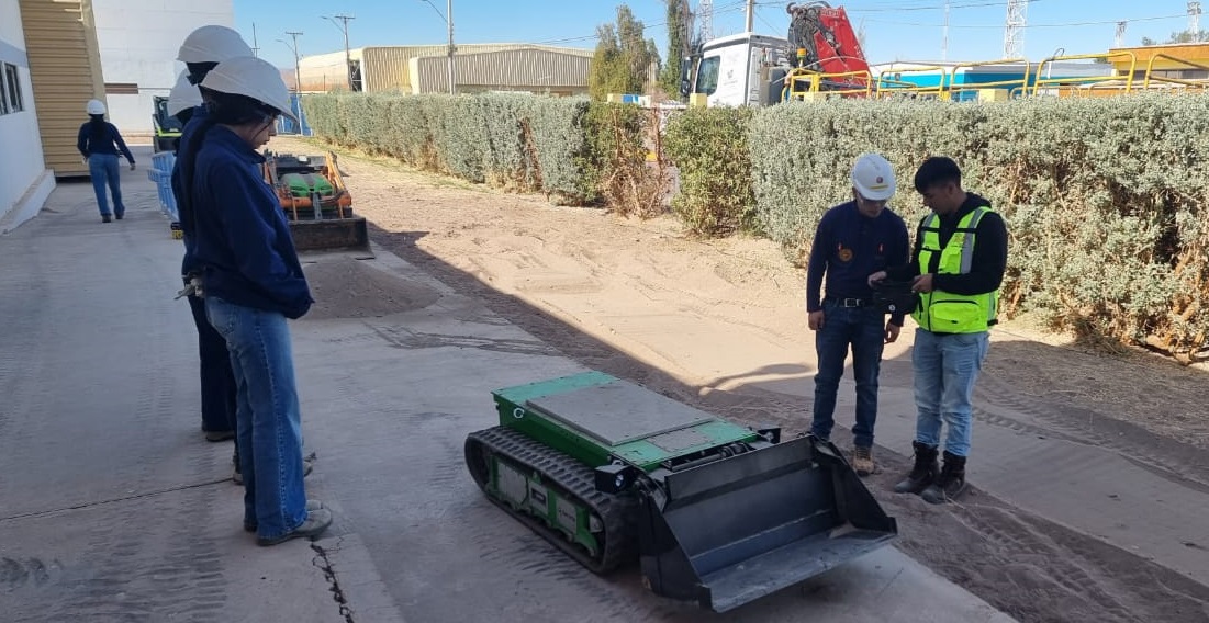 Jóvenes del Liceo de Pica se vinculan con empresas de la industria local y Collahuasi a través de innovador plan de prácticas Jóvenes del Liceo de Pica se vinculan con empresas de la industria local y Collahuasi a través de innovador plan de prácticas