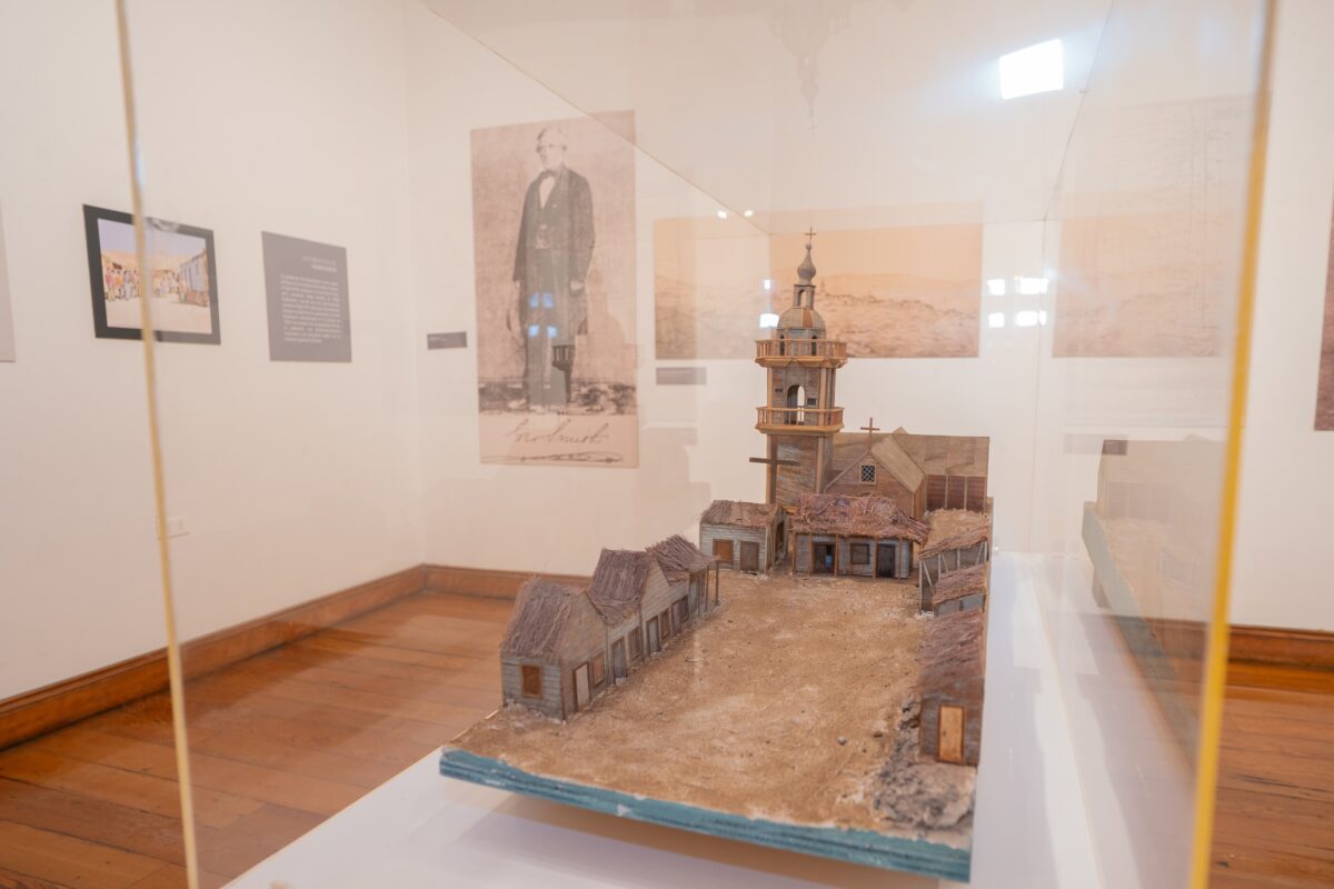 "Huantajaya: El Inicio de la Minería en Chile" se expone en Sala de Arte Casa Collahuasi "Huantajaya: El Inicio de la Minería en Chile" se expone en Sala de Arte Casa Collahuasi