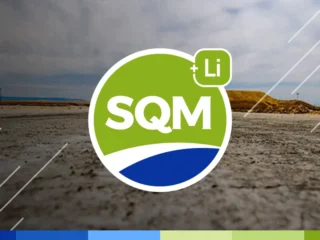 Acciones de SQM y otros gigantes del litio caen tras reportes sobre reactivación de mina en China