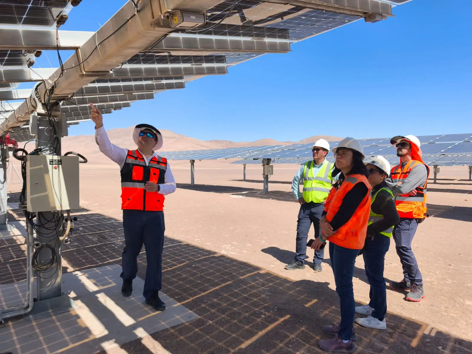 Delegación de Cundinamarca visitó el CDEA-UA en el marco de la Cooperación Chile–Colombia