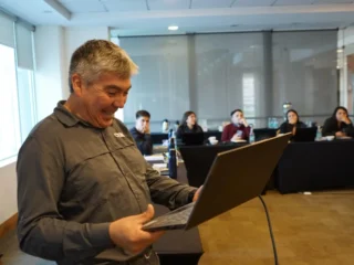 CEIM acompaña la formación de jóvenes talentos Gold Fields con curso de introducción al proceso de oro