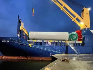 Aerogeneradores arriban a Emporcha para proyecto eólico Alto Baguales