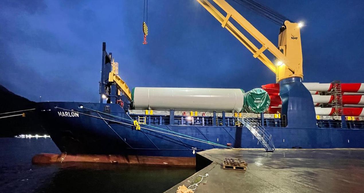 Aerogeneradores arriban a Emporcha para proyecto eólico Alto Baguales