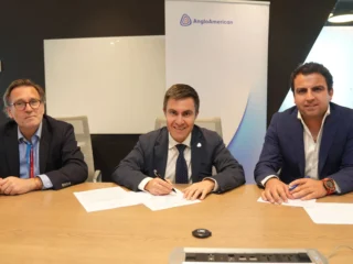Anglo American firma acuerdo con Nilus, startup que implementa reservas de hielo artificial