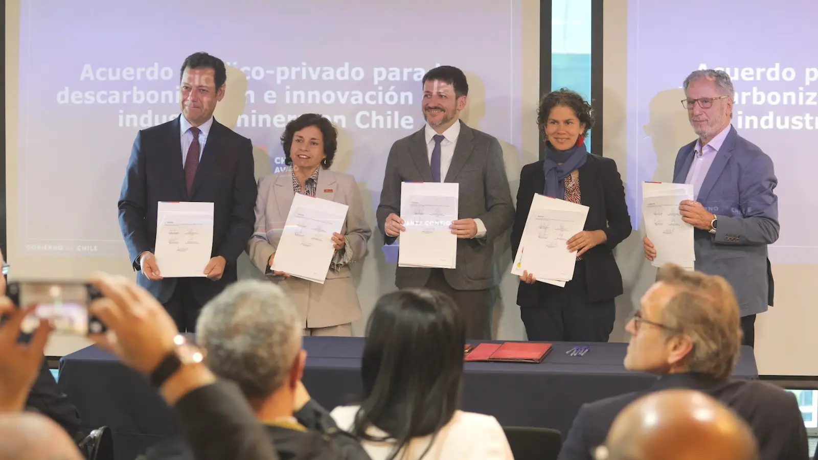 Gobierno y sector privado suscriben acuerdo parala descarbonización de la minería en Chile