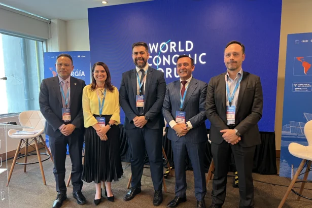 Hitachi Energy plantea implementar tecnología para la transmisión de grandes volúmenes de energía en Chile