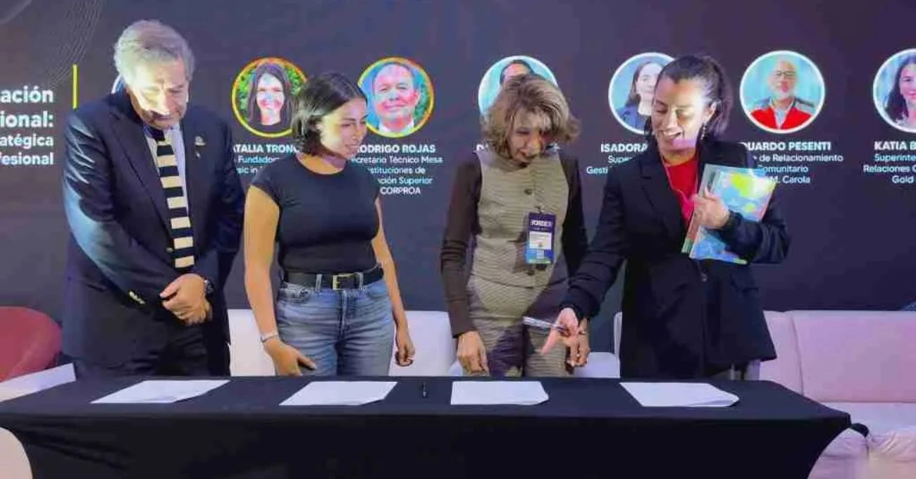 Compromiso Minero firma acuerdo con SLEP de Atacama y Huasco para entregar libros educativos sobre minería Compromiso Minero firma acuerdo con SLEP de Atacama y Huasco para entregar libros educativos sobre minería