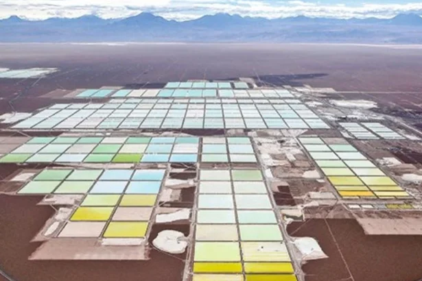 Albemarle y el SII en pugna por US$ 200 millones: el litio chileno en el centro de un complejo frente tributario