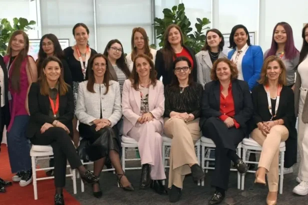 ABB en Chile realiza inspiradora jornada con mujeres líderes de la industria de la energía