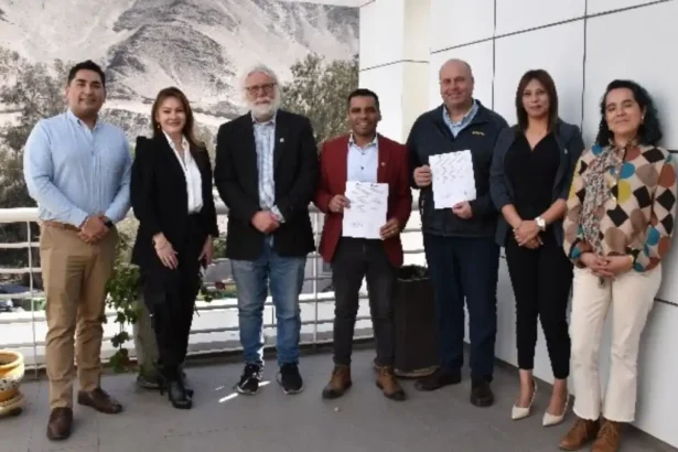 Universidad de Atacama firmó convenio con Epiroc Chile para fortalecer la formación de profesionales en minería