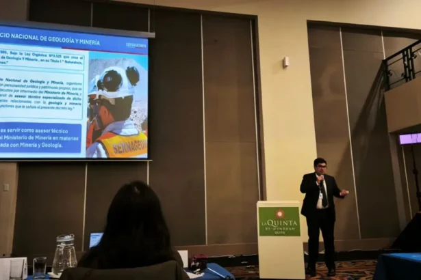Sernageomin presenta experiencia en fiscalización minera con herramientas geoespaciales