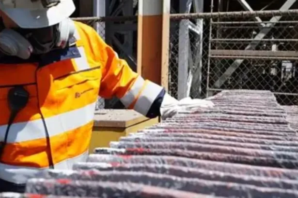 Inventarios: minería del cobre sube, industria manufacturera cae.