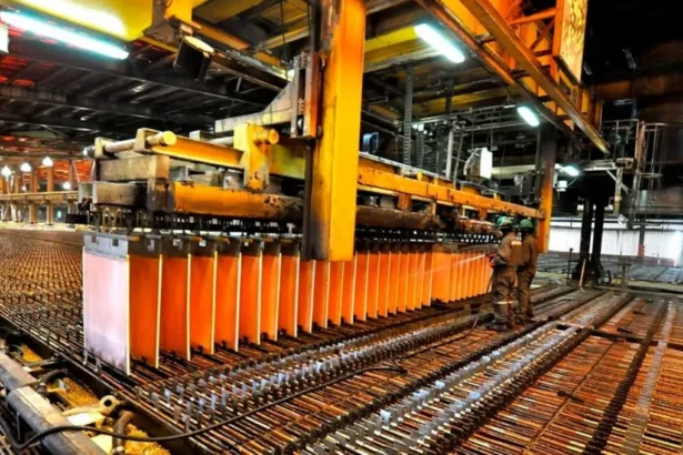 Codelco establece prima récord para cobre en Europa: US$ 345 en 2026