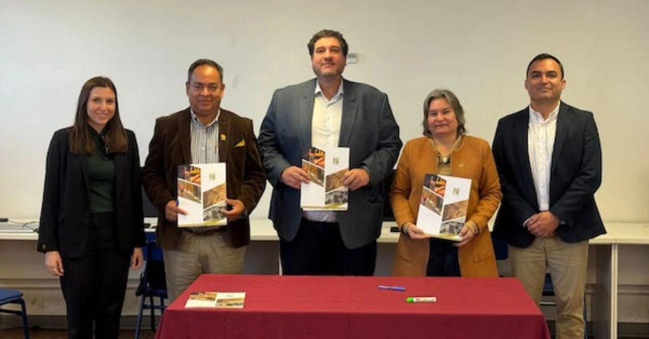 Proyecto Tovaku firma acuerdo con liceos de Tocopilla Proyecto Tovaku firma acuerdo con liceos de Tocopilla