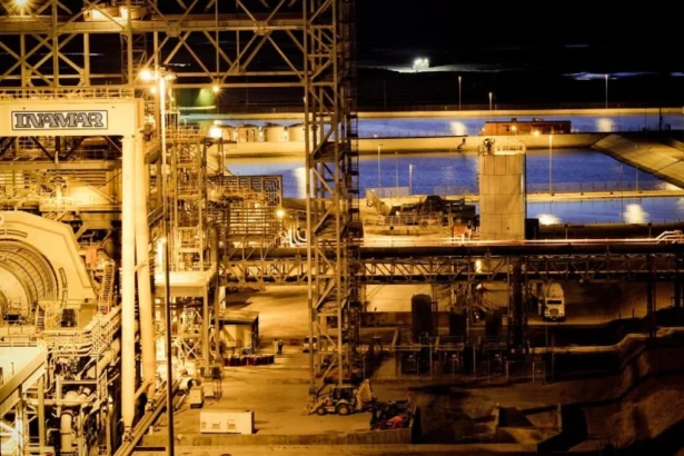 Antofagasta Minerals ajusta a la baja su proyección de producción de cobre para 2025