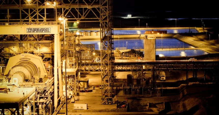 Antofagasta Minerals ajusta a la baja su proyección de producción de cobre para 2025 Antofagasta Minerals ajusta a la baja su proyección de producción de cobre para 2025