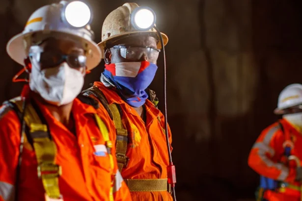 Negociaciones colectivas mineras anticipan un 2026 clave mientras el cobre roza los US$5