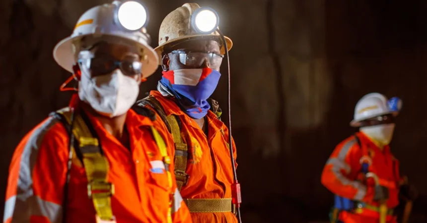 Negociaciones colectivas mineras anticipan un 2026 clave mientras el cobre roza los US$5 Negociaciones colectivas mineras anticipan un 2026 clave mientras el cobre roza los US$5