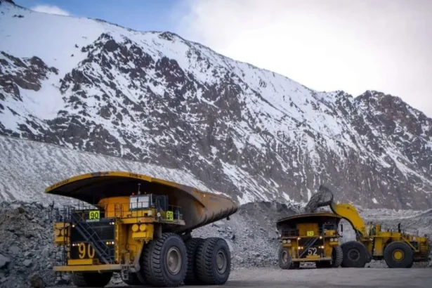 Supervisores de Minera Los Pelambres anuncian inminente huelga por falta de acuerdo con la empresa