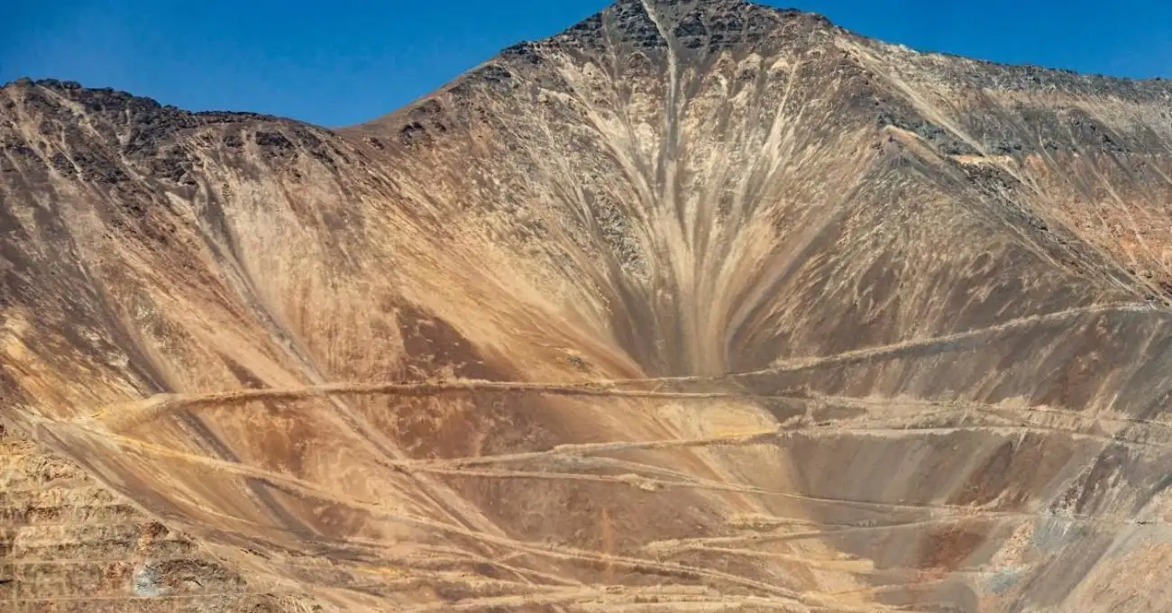 Filial de Minera Los Pelambres vende sus líneas nacionales de transmisión eléctrica