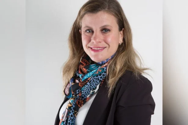 El oro refuerza su rol de refugio ante la incertidumbre global, según Daniela Desormeaux