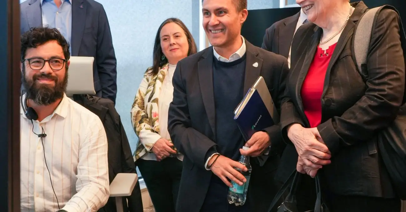 Representantes de la Iniciativa para la Transparencia de Industrias Extractivas recorren oficinas de Anglo American