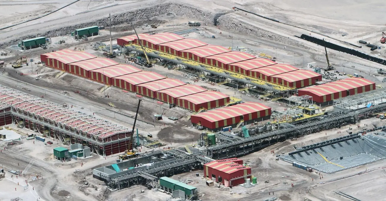 Dos sindicatos de Antofagasta Minerals aprueban huelga tras rechazar últimas ofertas de la compañía Dos sindicatos de Antofagasta Minerals aprueban huelga tras rechazar últimas ofertas de la compañía