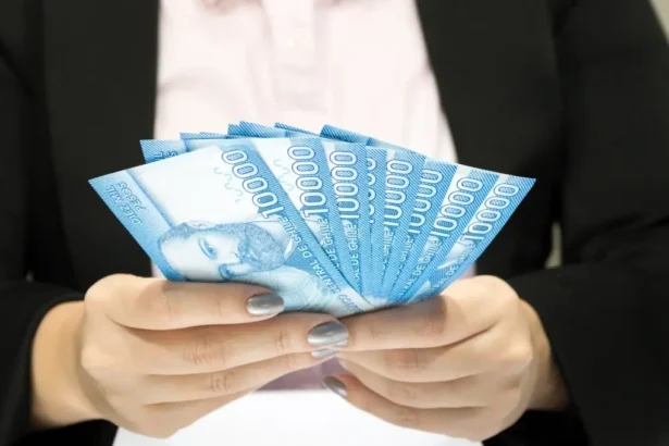 Matrimonios de adultos mayores reciben bono de hasta $463 mil: Revisa requisitos del nuevo monto