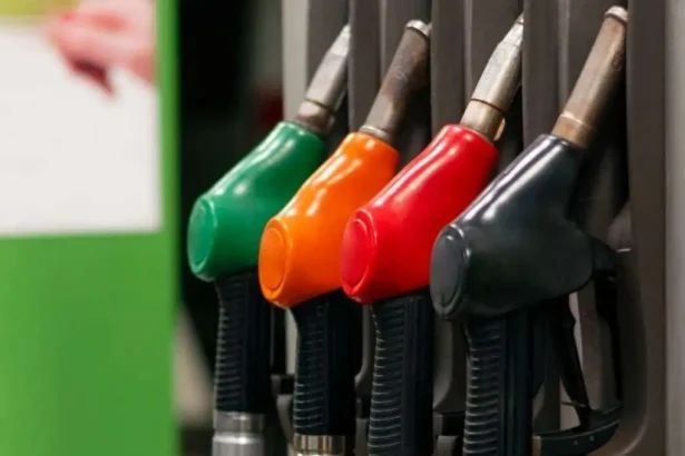 Las rebajas en combustible a las que puedes acceder en octubre: Hasta $300 de descuento por litro de bencina