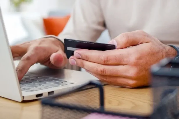 ¿Compras por tiendas digitales extranjeras? Conoce desde cuándo empieza el cobro del IVA