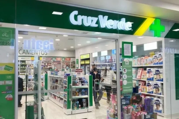 Trabajar en Cruz Verde: Conoce sus ofertas laborales y cómo postular