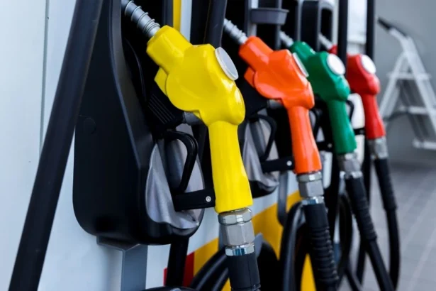 Precio de la bencina esta semana: revisa si sube o baja el precio de los combustibles