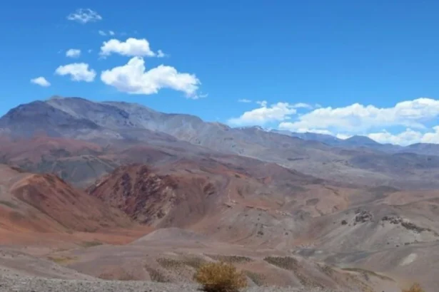 Descubrimiento de Cobre en Propiedades Nessa Impulsa a Gold Hart Copper