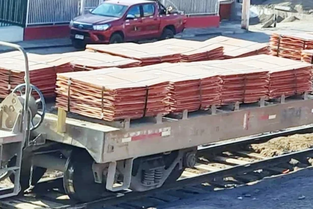 Aumento del 31% en robos a camiones mineros en el norte chileno amenaza la industria