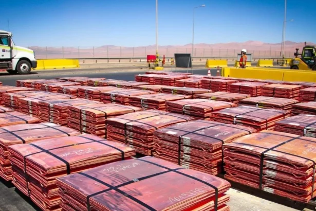 Preocupaciones sobre oferta y comercio fortalecen al cobre en mercados internacionales