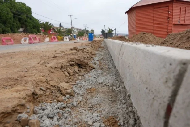 Codelco Ventanas transforma caminos con 40%-50% de escoria de cobre
