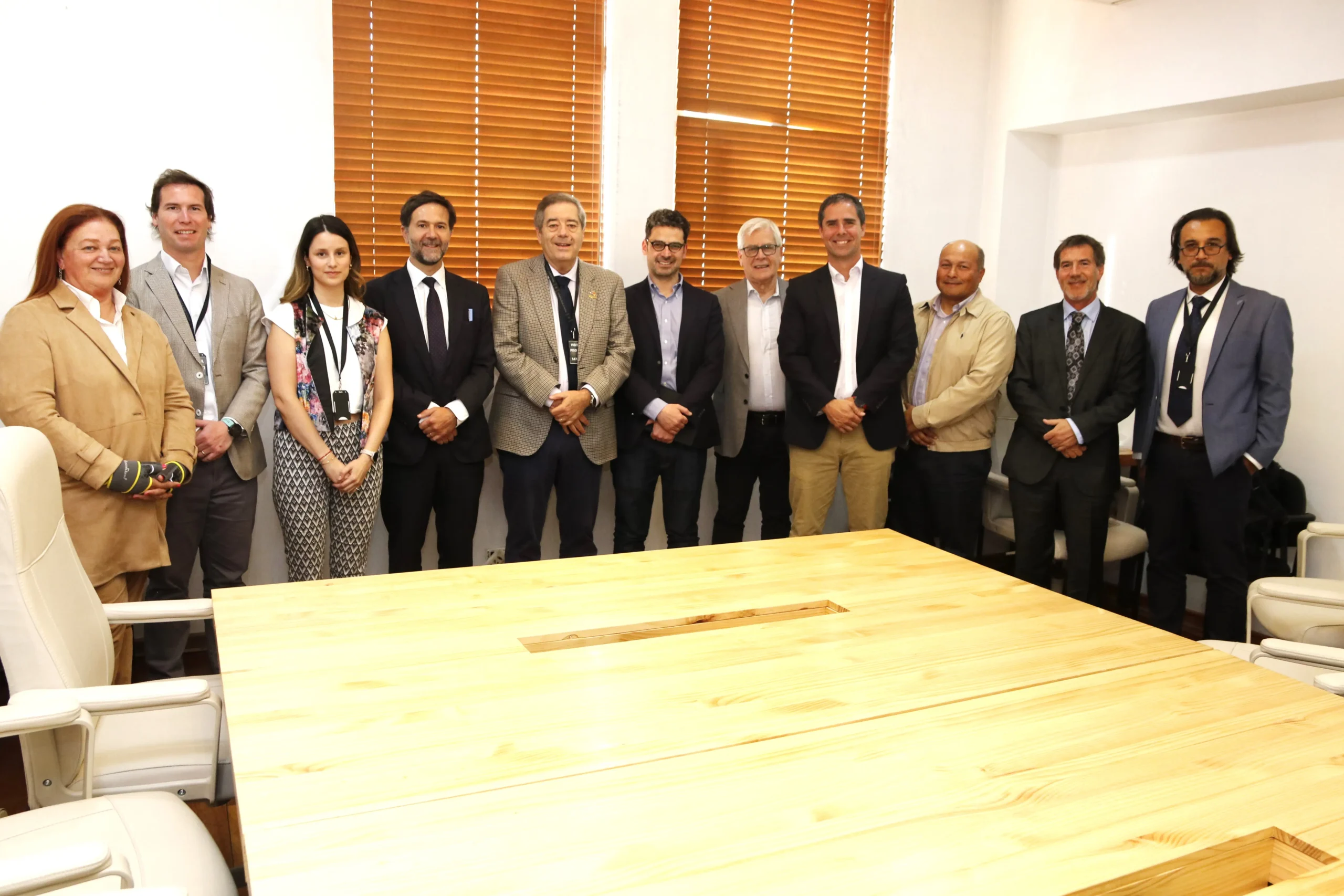 CORPROA y la AII se reúnen con Hacienda para abordar el impacto de las nuevas regulaciones medioambientales. 