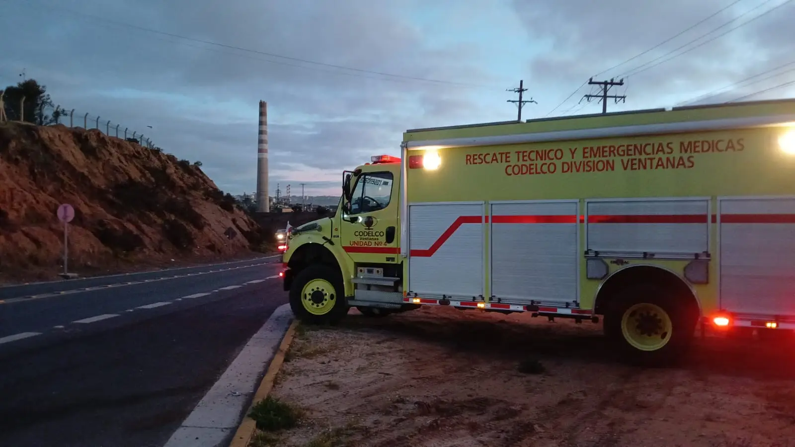 Unidad de Emergencias de Codelco Ventanas se despliega en ruta F-30E para prevenir accidentes