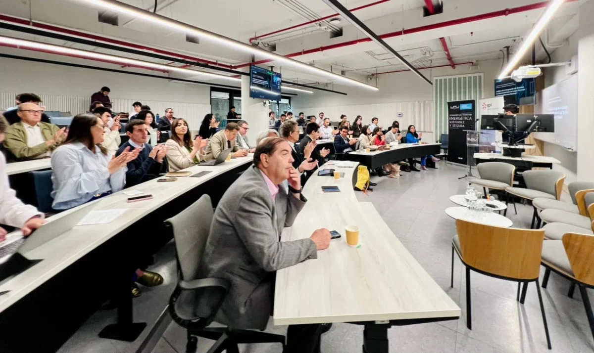 EDF power solutions y CENTRA UAI abordan el futuro del almacenamiento energético en Chile