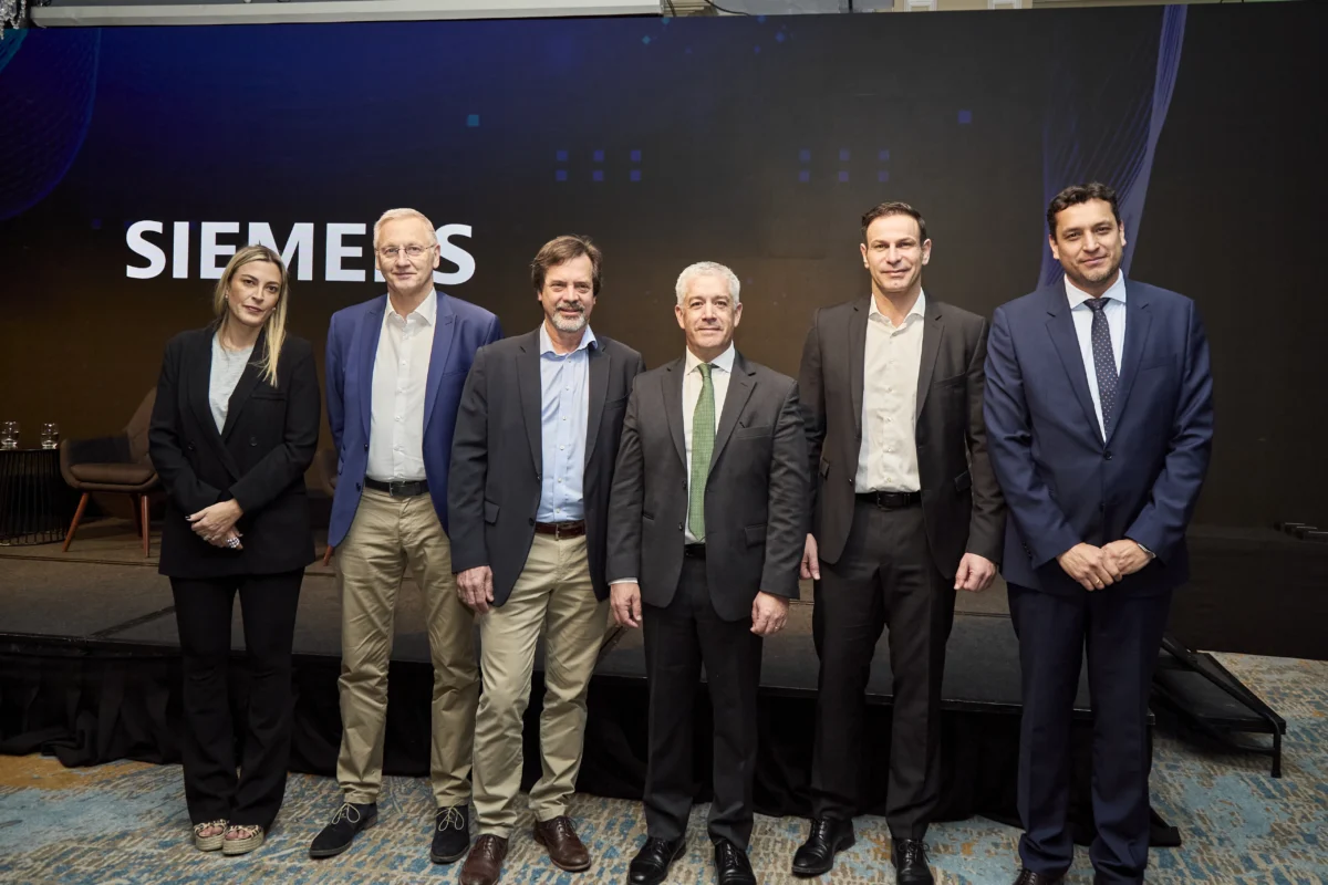 Siemens reúne a líderes globales y nacionales para proyectar el nuevo ciclo de transformación energética y minera desde Chile Siemens reúne a líderes globales y nacionales para proyectar el nuevo ciclo de transformación energética y minera desde Chile